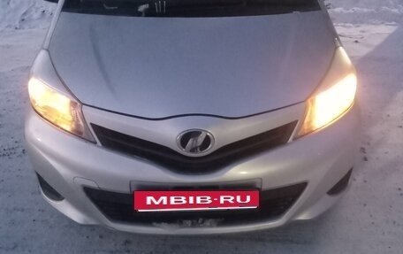 Toyota Vitz, 2012 год, 570 000 рублей, 2 фотография