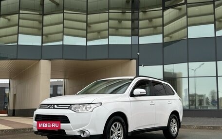 Mitsubishi Outlander III рестайлинг 3, 2013 год, 1 600 000 рублей, 2 фотография