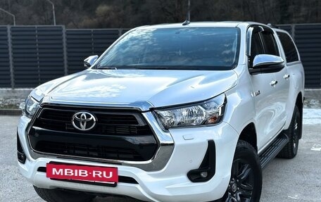 Toyota Hilux VIII, 2021 год, 5 895 000 рублей, 4 фотография