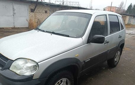 Chevrolet Niva I рестайлинг, 2011 год, 440 000 рублей, 3 фотография