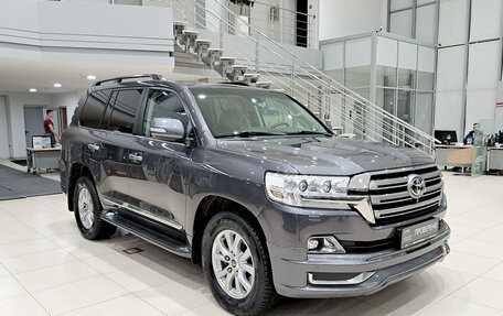 Toyota Land Cruiser 200, 2016 год, 6 350 000 рублей, 3 фотография