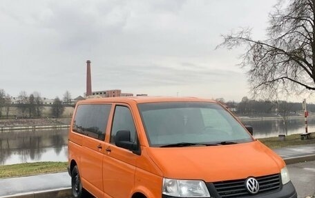 Volkswagen Transporter T5 рестайлинг, 2004 год, 1 050 000 рублей, 2 фотография