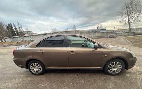 Toyota Avensis III рестайлинг, 2004 год, 749 000 рублей, 4 фотография