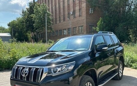 Toyota Land Cruiser Prado 150 рестайлинг 2, 2017 год, 5 900 000 рублей, 2 фотография