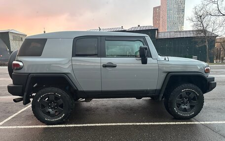 Toyota FJ Cruiser, 2006 год, 3 000 000 рублей, 2 фотография