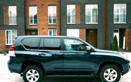 Toyota Land Cruiser Prado 150 рестайлинг 2, 2011 год, 2 770 000 рублей, 5 фотография