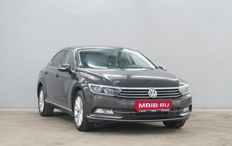 Volkswagen Passat B8 рестайлинг, 2015 год, 1 940 000 рублей, 3 фотография