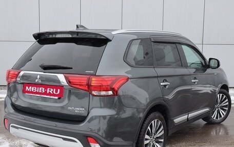 Mitsubishi Outlander III рестайлинг 3, 2019 год, 2 700 000 рублей, 4 фотография