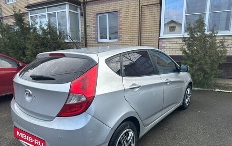 Hyundai Solaris II рестайлинг, 2011 год, 800 000 рублей, 2 фотография