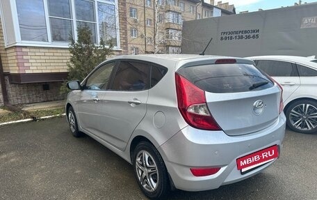 Hyundai Solaris II рестайлинг, 2011 год, 800 000 рублей, 4 фотография