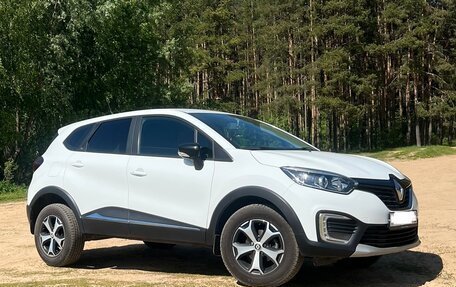 Renault Kaptur I рестайлинг, 2019 год, 1 830 000 рублей, 2 фотография