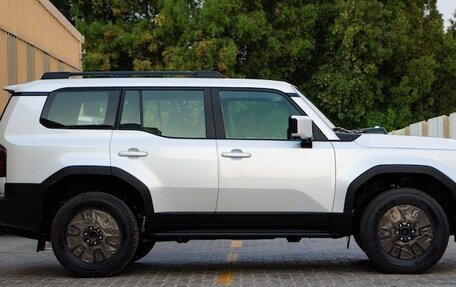 Toyota Land Cruiser Prado, 2024 год, 9 000 000 рублей, 4 фотография