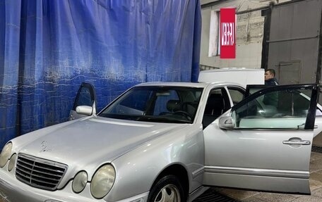 Mercedes-Benz E-Класс, 2001 год, 470 000 рублей, 2 фотография