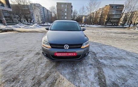 Volkswagen Jetta VI, 2013 год, 1 400 000 рублей, 2 фотография