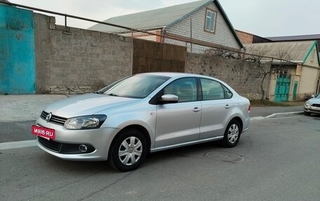 Volkswagen Polo VI (EU Market), 2011 год, 700 000 рублей, 2 фотография