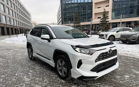 Toyota RAV4, 2020 год, 3 350 000 рублей, 2 фотография