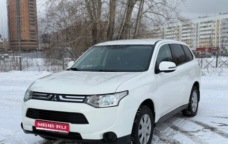 Mitsubishi Outlander III рестайлинг 3, 2013 год, 1 490 000 рублей, 1 фотография