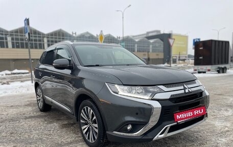 Mitsubishi Outlander III рестайлинг 3, 2020 год, 2 469 000 рублей, 4 фотография