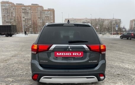 Mitsubishi Outlander III рестайлинг 3, 2020 год, 2 469 000 рублей, 7 фотография