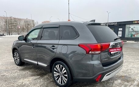 Mitsubishi Outlander III рестайлинг 3, 2020 год, 2 469 000 рублей, 8 фотография