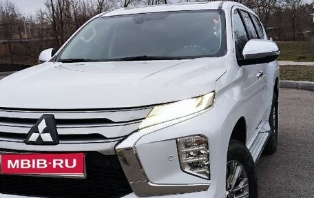 Mitsubishi Pajero Sport III рестайлинг, 2020 год, 4 350 000 рублей, 8 фотография