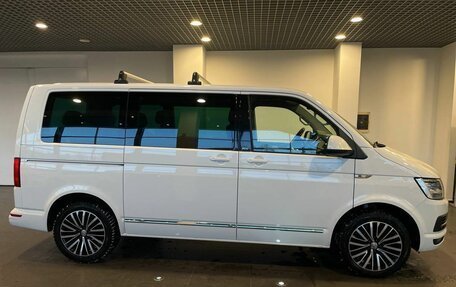 Volkswagen Multivan T6 рестайлинг, 2019 год, 4 200 000 рублей, 2 фотография