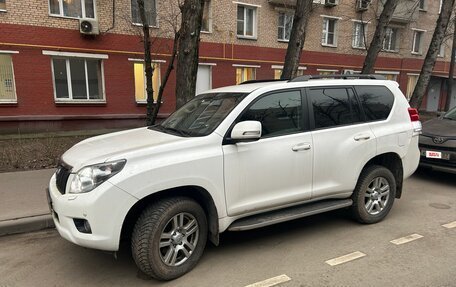 Toyota Land Cruiser Prado 150 рестайлинг 2, 2013 год, 2 700 000 рублей, 2 фотография