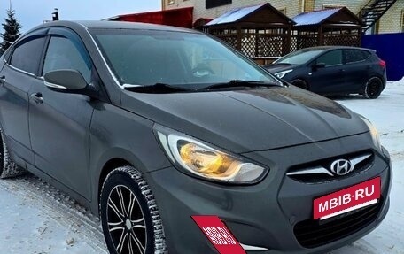 Hyundai Solaris II рестайлинг, 2013 год, 800 000 рублей, 3 фотография