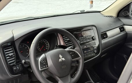 Mitsubishi Outlander III рестайлинг 3, 2013 год, 1 490 000 рублей, 9 фотография