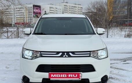 Mitsubishi Outlander III рестайлинг 3, 2013 год, 1 490 000 рублей, 3 фотография