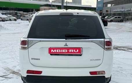 Mitsubishi Outlander III рестайлинг 3, 2013 год, 1 490 000 рублей, 6 фотография