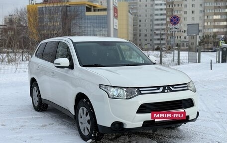 Mitsubishi Outlander III рестайлинг 3, 2013 год, 1 490 000 рублей, 2 фотография