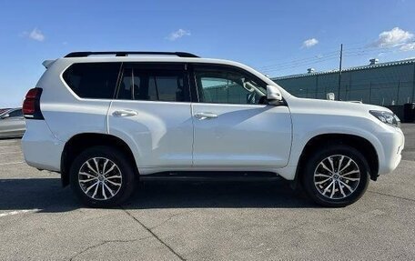 Toyota Land Cruiser Prado 150 рестайлинг 2, 2022 год, 4 300 000 рублей, 3 фотография