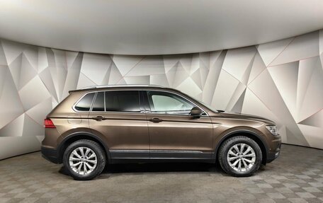 Volkswagen Tiguan II, 2017 год, 2 365 000 рублей, 6 фотография