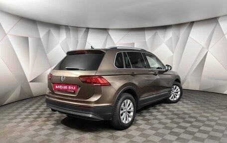 Volkswagen Tiguan II, 2017 год, 2 365 000 рублей, 2 фотография