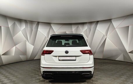 Volkswagen Tiguan II, 2018 год, 3 325 000 рублей, 8 фотография