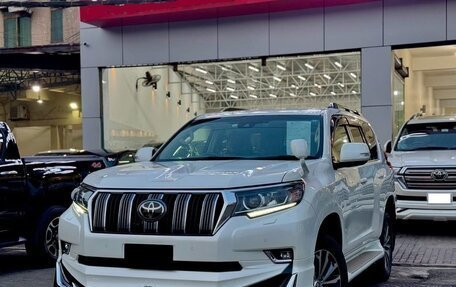 Toyota Land Cruiser Prado 150 рестайлинг 2, 2021 год, 4 700 000 рублей, 3 фотография