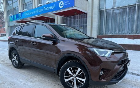 Toyota RAV4, 2017 год, 2 900 000 рублей, 2 фотография