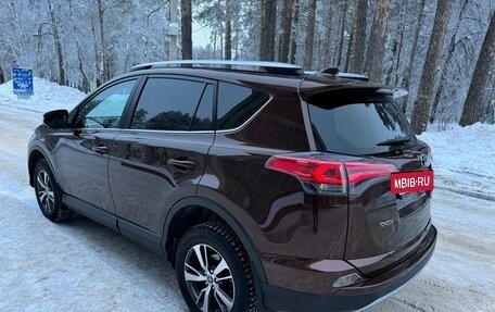 Toyota RAV4, 2017 год, 2 900 000 рублей, 4 фотография