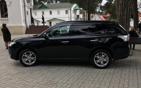 Mitsubishi Outlander III рестайлинг 3, 2013 год, 1 510 000 рублей, 4 фотография