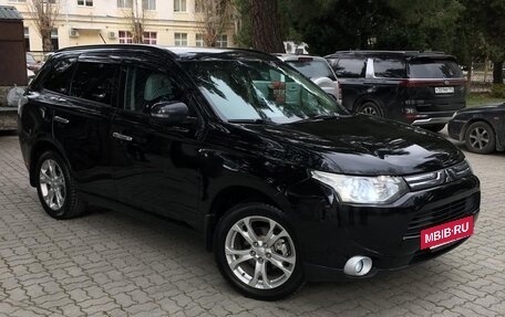 Mitsubishi Outlander III рестайлинг 3, 2013 год, 1 510 000 рублей, 5 фотография