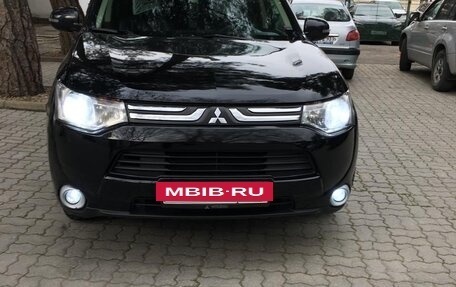 Mitsubishi Outlander III рестайлинг 3, 2013 год, 1 510 000 рублей, 9 фотография