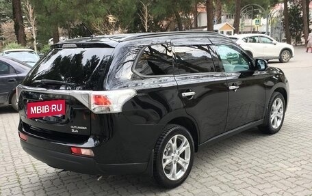 Mitsubishi Outlander III рестайлинг 3, 2013 год, 1 510 000 рублей, 8 фотография