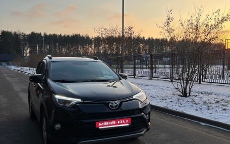 Toyota RAV4, 2017 год, 2 850 000 рублей, 2 фотография