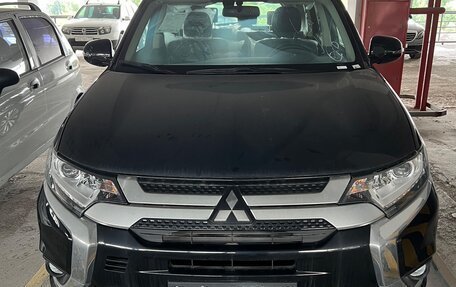 Mitsubishi Outlander III рестайлинг 3, 2022 год, 3 300 000 рублей, 1 фотография