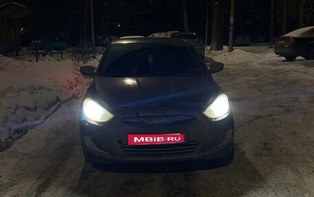 Hyundai Solaris II рестайлинг, 2011 год, 400 000 рублей, 6 фотография