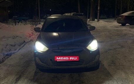 Hyundai Solaris II рестайлинг, 2011 год, 400 000 рублей, 3 фотография