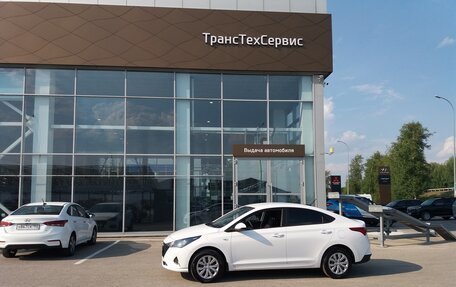 Hyundai Solaris II рестайлинг, 2021 год, 1 900 000 рублей, 2 фотография