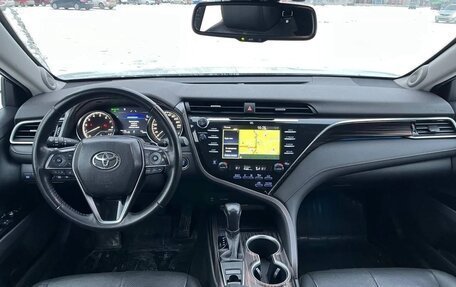 Toyota Camry, 2019 год, 3 290 000 рублей, 9 фотография