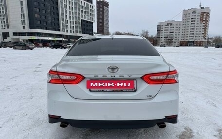 Toyota Camry, 2019 год, 3 290 000 рублей, 6 фотография